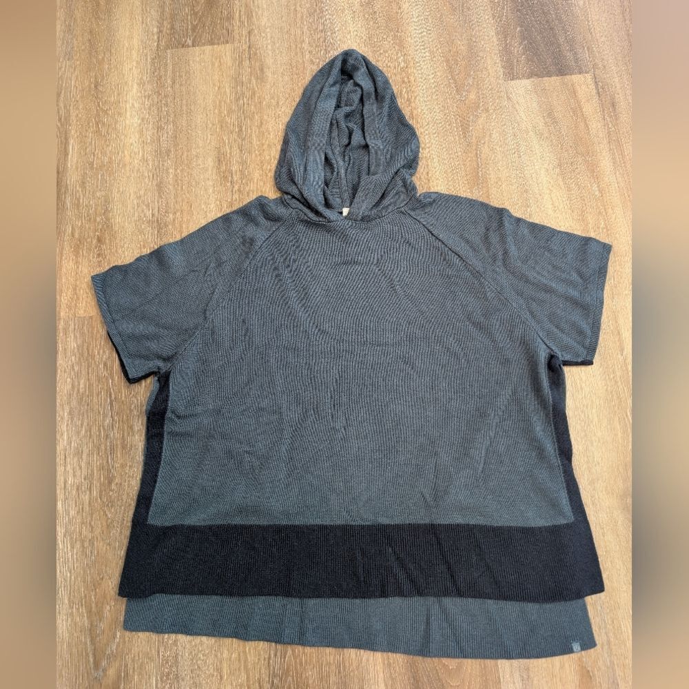 Lululemon Opened Up Poncho Blue Hood XS/S